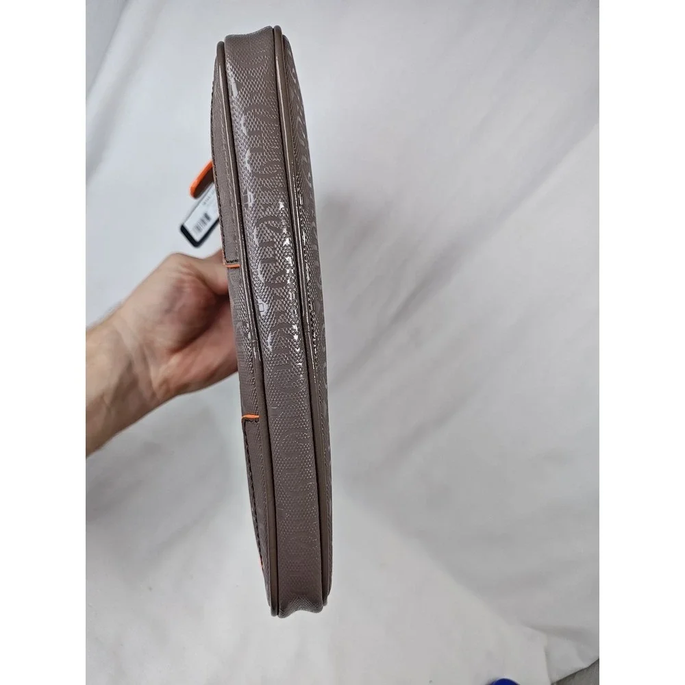 NWT GUESS Frosted Taupe Tablet iPad Laptop Sleeve Case Pouch Bag‎ X3753222
